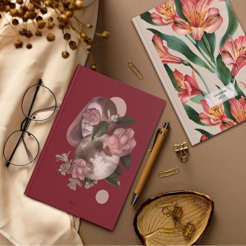 Kalendarz Top 2000 Universal 2023 A5 dzienny damski 400165180